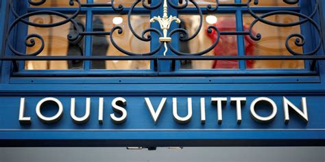 Louis Vuitton Owner’s Sales Beat Expec